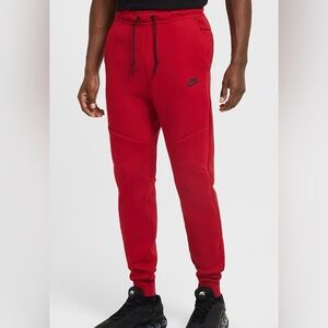 Men’s Nike Tech Joggers CU4495-657 Gymred size med excellent preowned condition